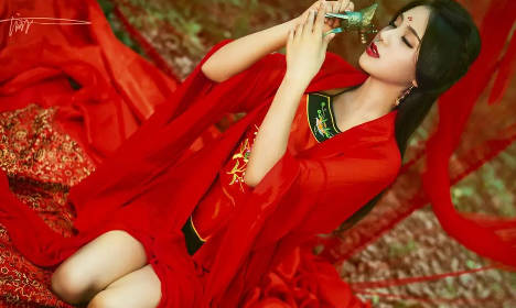 Phá tường bê tông tại Bình Dương